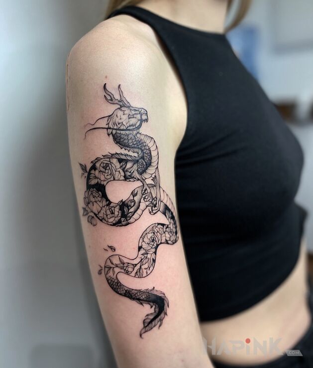 Tattoo Smok z motywem kwiat in fantasy motif and graphic / illustrative style On the arm