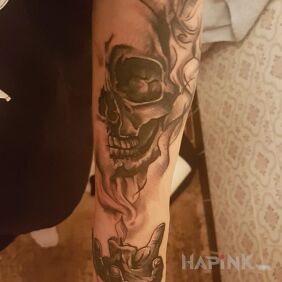 Tattoo The beginning of the forearm on the forearm motif: skulls