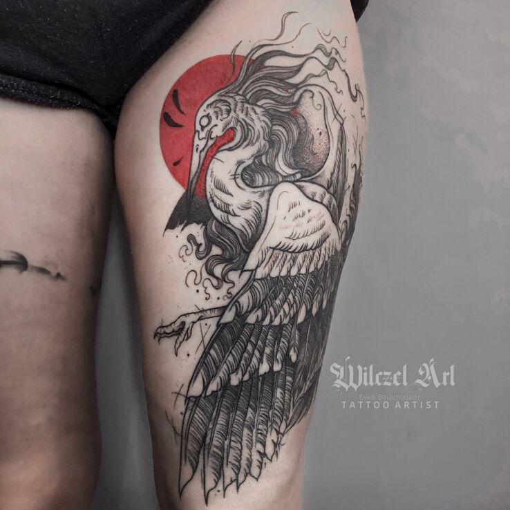 Tatuaż żuraw  ptak  słońce w motywie zwierzęta i stylu kontury / linework na udzie