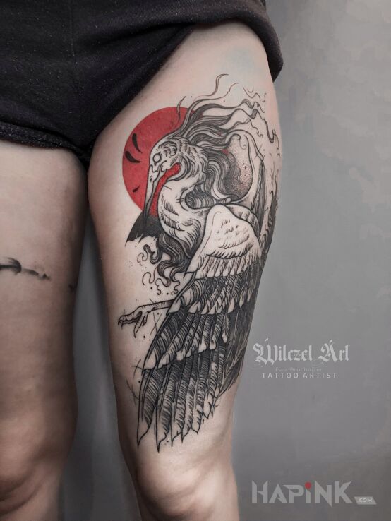 Tattoo Żuraw / Ptak / Słońce in black and gray motif and graphic / illustrative style on the thigh