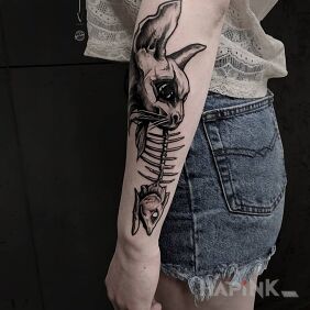 Tattoo Darkness cat On the arm motif: black and gray style: graphic / illustrative