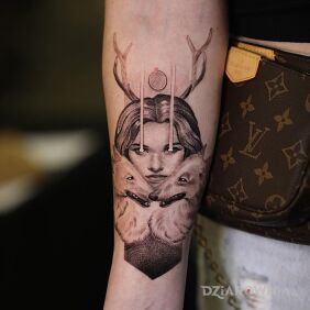 Tatuaż Dziewka z lasu na ręce motyw: twarze styl: dotwork