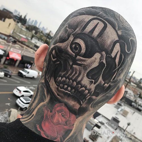 Tatuaż czaszka na czaszce w motywie czarno-szare i stylu realistyczne na karku