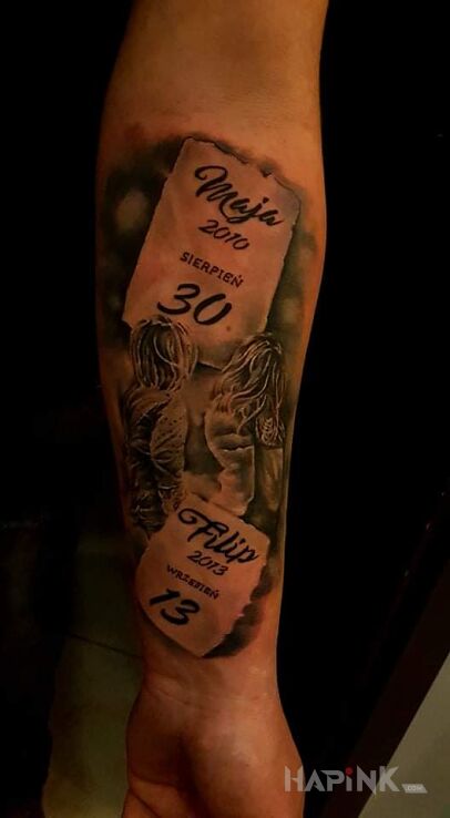Tattoo Kalendarz in sleeves motif and realistic style on the forearm