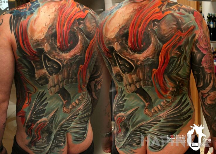 Tattoo Wieeeelka czaszka in animals motif on the back