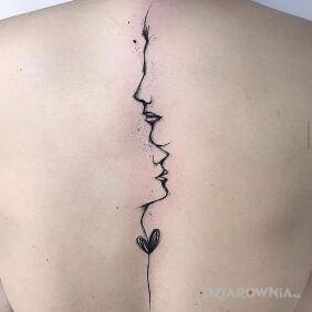 Tatuaż Zarysy dwóch twarzy na plecach motyw: twarze styl: szkic