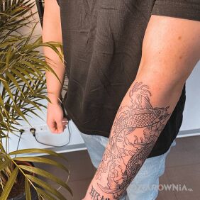 Tatuaż Japonese fish na ręce motyw: czarno-szare styl: japońskie / irezumi