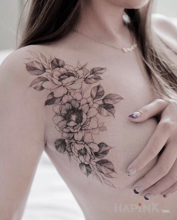 Tattoo Kwiaty z boku cycka in flowers motif and graphic / illustrative style on the breast