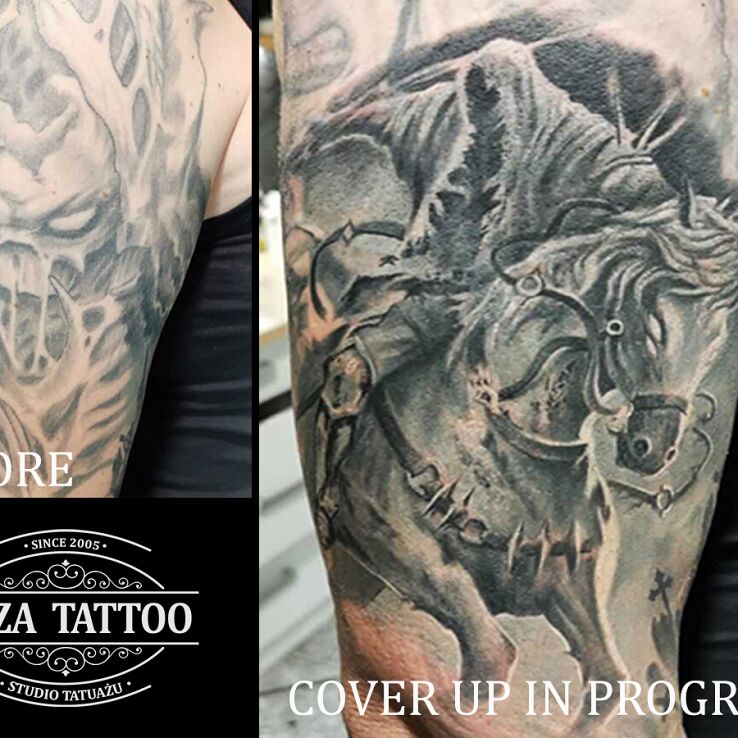 Tatuaż cover up in progress mroczny jeździec w motywie mroczne i stylu realistyczne na ręce