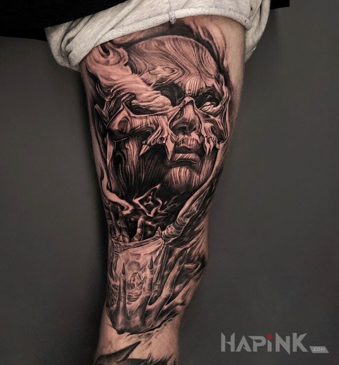 Tattoo Twarz in black and gray motif and surrealistic style on the leg