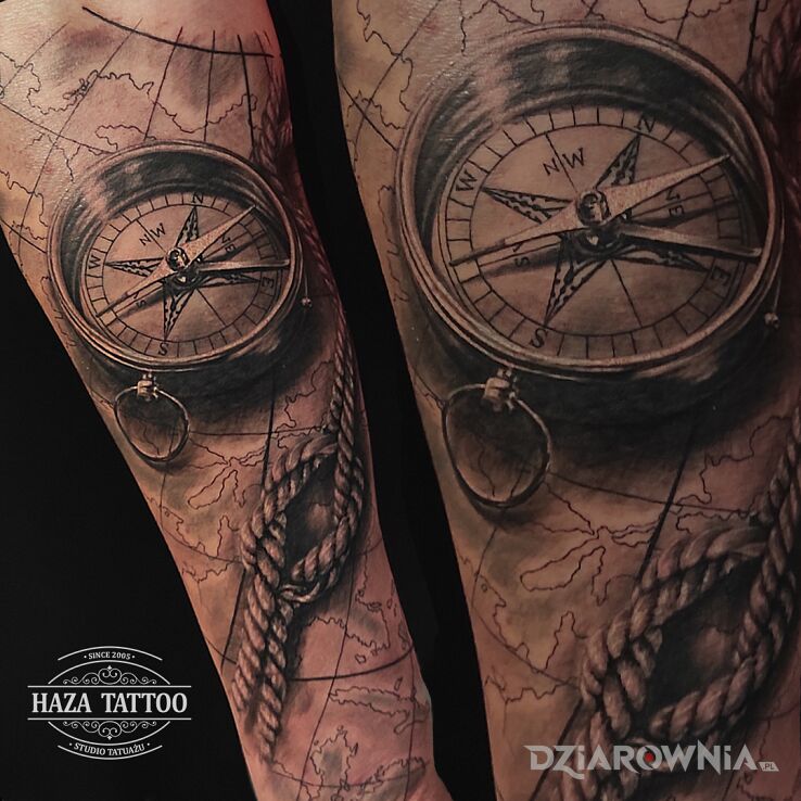 Tatuaż kompas lina mapa w motywie 3D i stylu realistyczne na przedramieniu