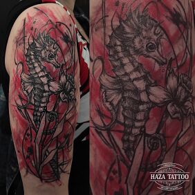 Tattoo Seahorse in hard version on the upper arm motif: colorful style: graphic / illustrative