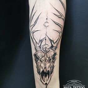 Tattoo Horns - deer skull On the arm motif: black and gray style: sketch