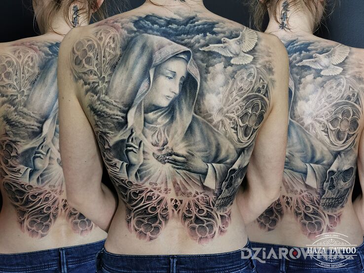 Tatuaż religia serce maryi w motywie czaszki i stylu graficzne / ilustracyjne na plecach