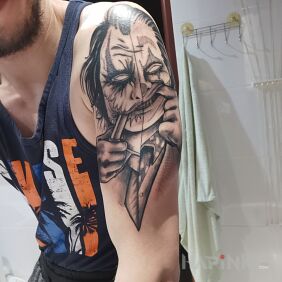 Tattoo Joker 2 faces. Coloring on December 20th. on the upper arm motif: dark style: graphic / illustrative