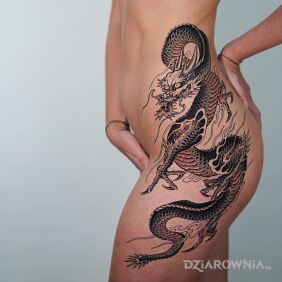 Tatuaż Smok z Chin na biodrze motyw: fantasy styl: japońskie / irezumi