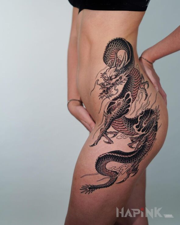 Tattoo Smok z Chin in dragons motif and japanese / irezumi style on the thigh