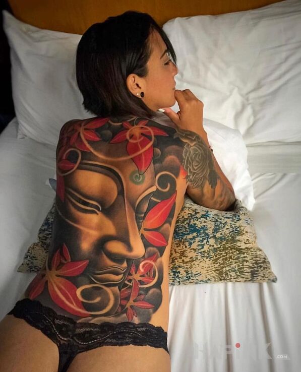 Tattoo Buddyjski mnich in colorful motif and graphic / illustrative style on the back