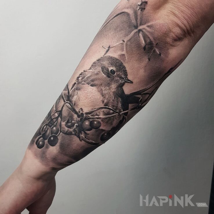 Tattoo Realistyczny ptak na przedramieniu in 3D motif and realistic style on the forearm