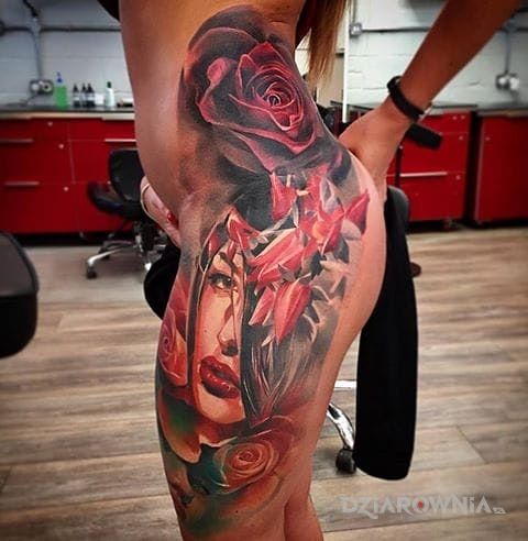 Tatuaż dziewczę w czerwieni w motywie 3D na nodze