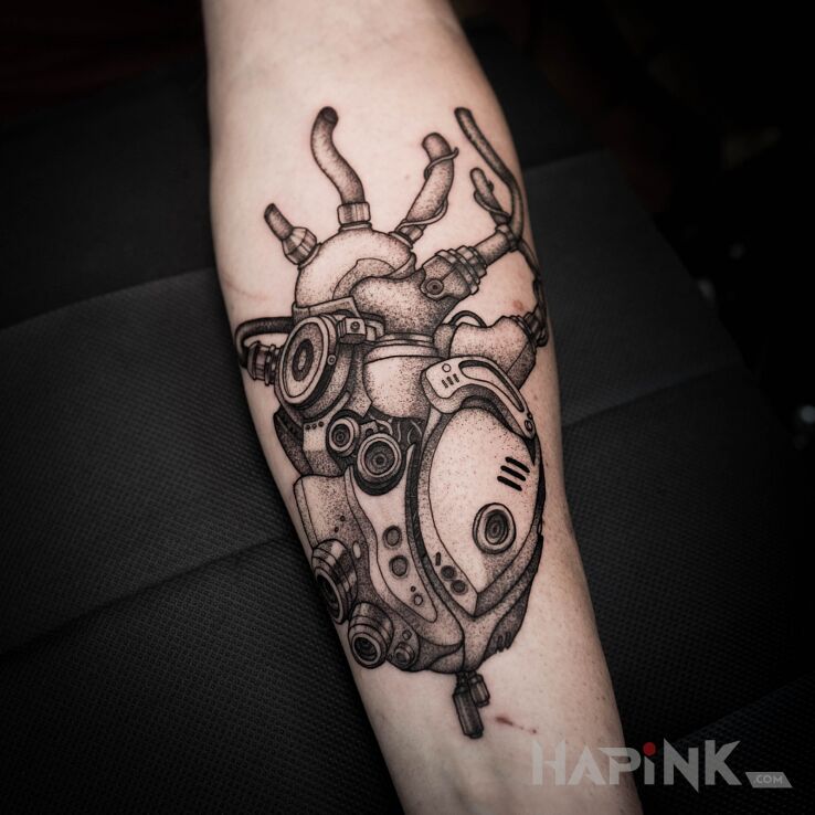 Tattoo Cyber / Cyberpunk / Steampunk / Serce in black and gray motif and graphic / illustrative style On the arm