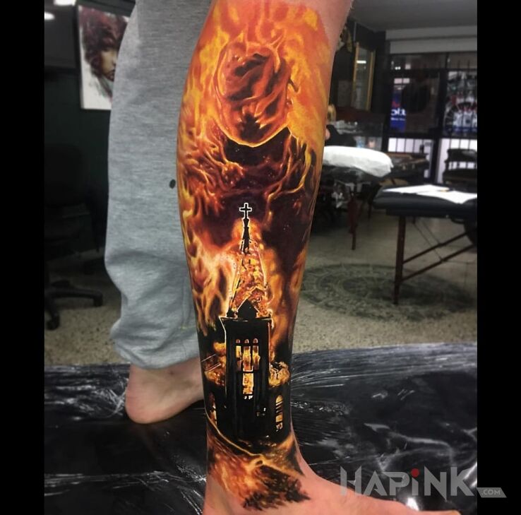 Tattoo Plonacy kosciol in 3D motif and realistic style on the leg