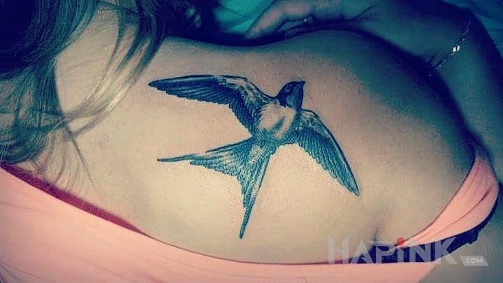 Tattoo Jaskółeczka :) in sexy motif on the shoulder blades