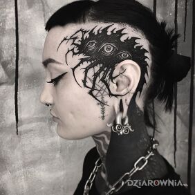 Tatuaż Trójoka istota na szyi motyw: mroczne styl: blackwork / blackout