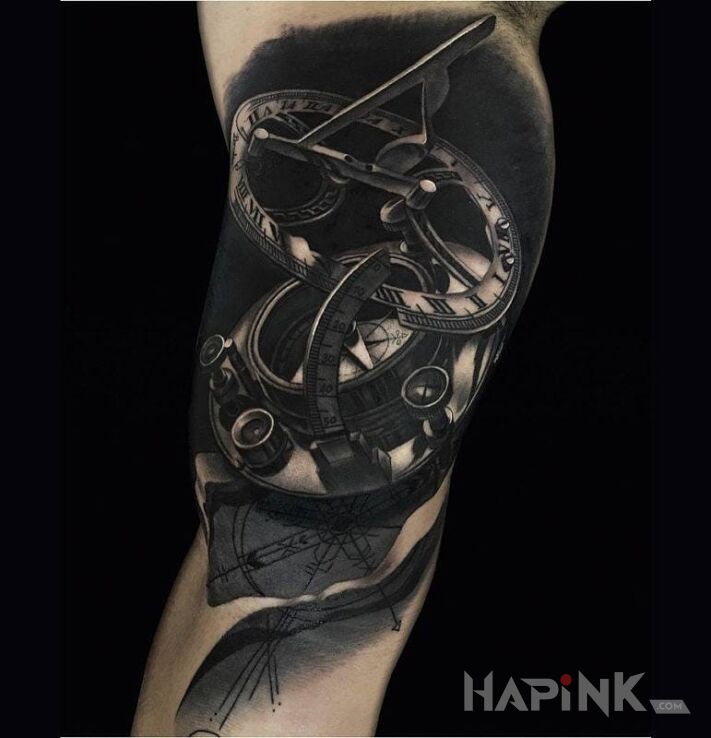 Tattoo Sekstans in 3D motif and realistic style on the upper arm