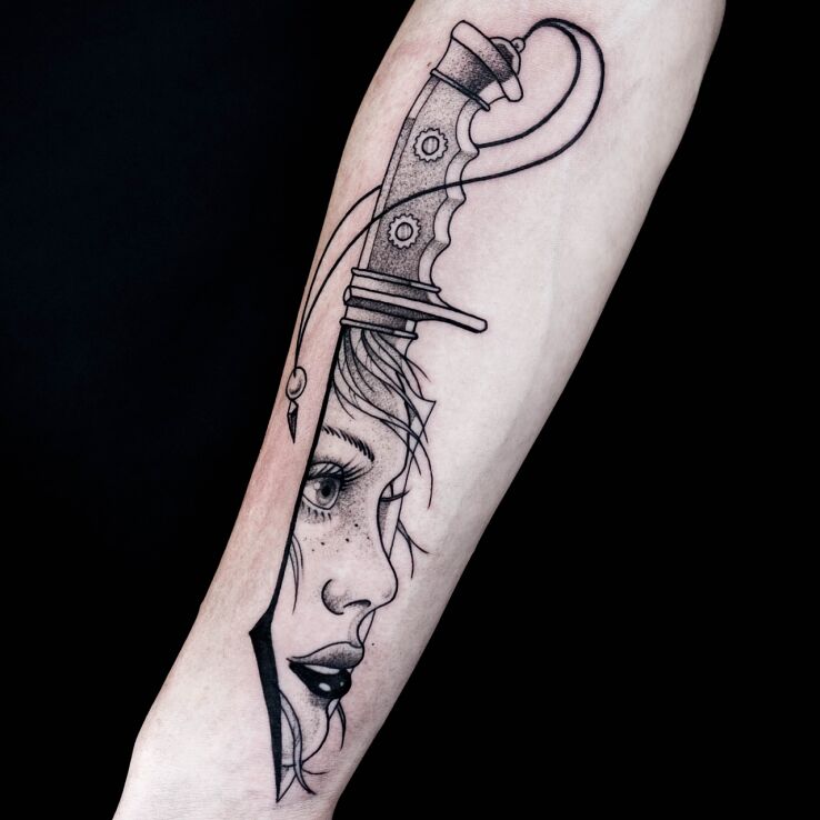 Tatuaż nóż  kobieta  twarz w motywie fantasy i stylu dotwork na ręce