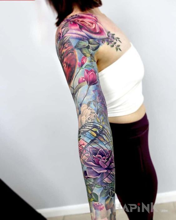 Tattoo Kwiaty o intensywnych kolorach in sleeves motif and realistic style on the upper arm
