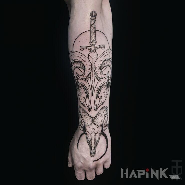 Tattoo Skulls in skulls motif and engravings / gravure style on the hand