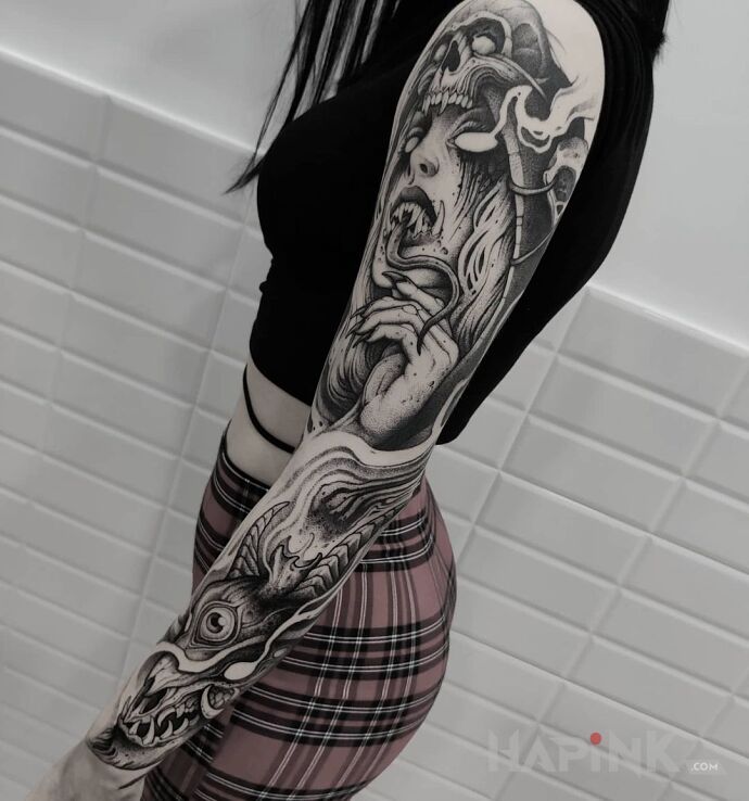 Tattoo Wampirzyca z długim jęzorem in skulls motif and graphic / illustrative style On the arm