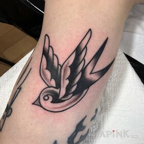 Tattoo Swallow / Freedom on the forearm motif: animals style: oldschool