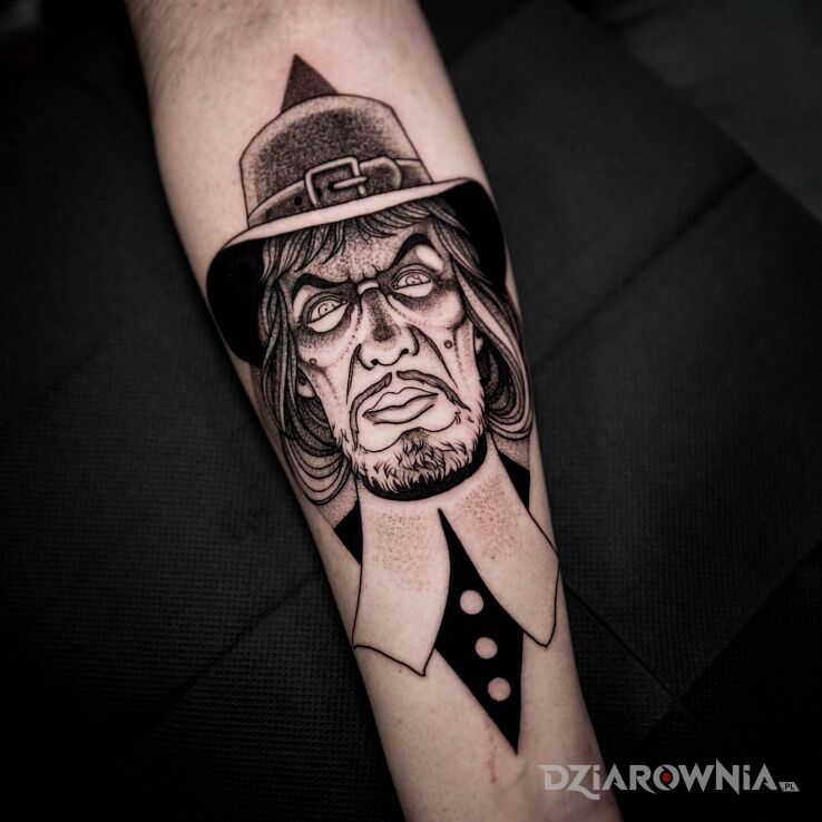 Tatuaż witchfinder general  pogromca czarownic w motywie czarno-szare i stylu graficzne / ilustracyjne na ręce