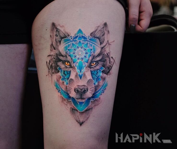 Tattoo Niesamowicie śliczny wilczek in colorful motif on the leg
