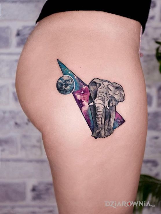 Tatuaż slon w kosmosie w motywie zwierzęta na nodze