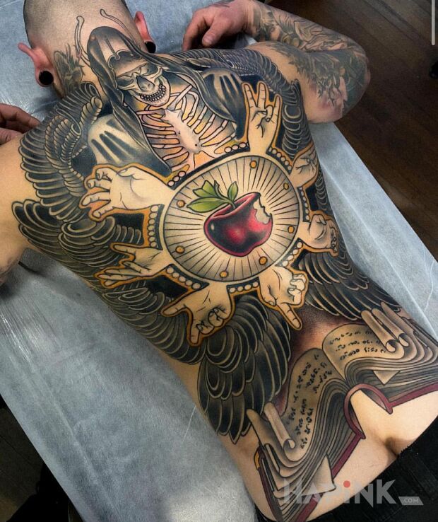 Tattoo Od jablka sie zaczelo in characters motif and neo-traditional style on the shoulder blades