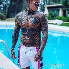 Tatuaż Geometryczne muśnięcia na przedramieniu motyw: mroczne styl: blackwork / blackout