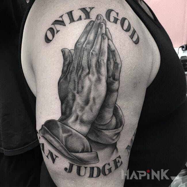 Tattoo Modlitwa in religious motif on the upper arm