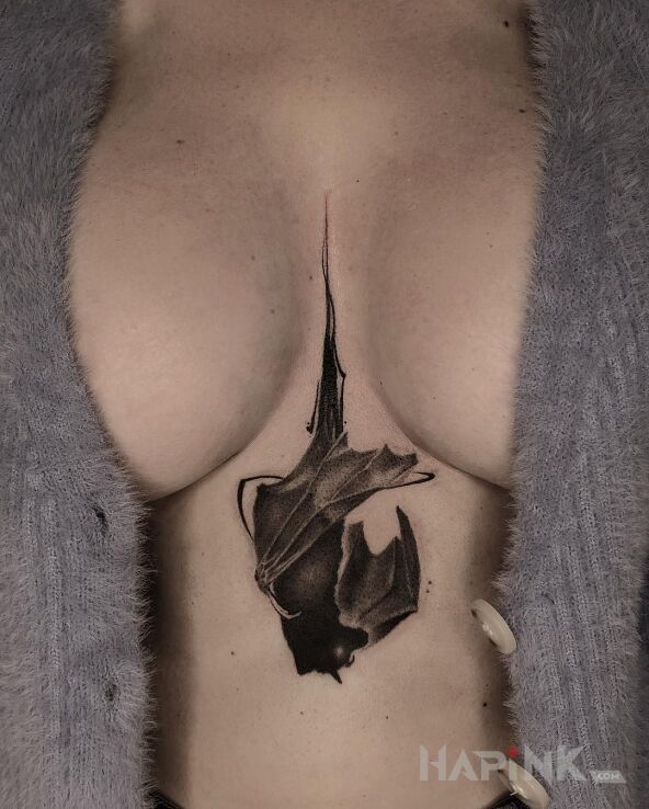 Tattoo Nietoperzyk in animals motif and blackwork / blackout style on the stomach
