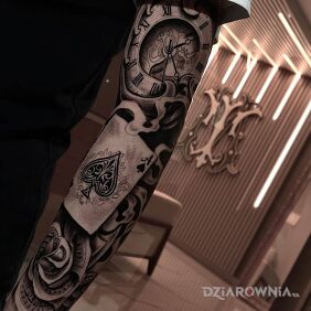 Tatuaż Zegar z asem na ręce motyw: 3D styl: realistyczne