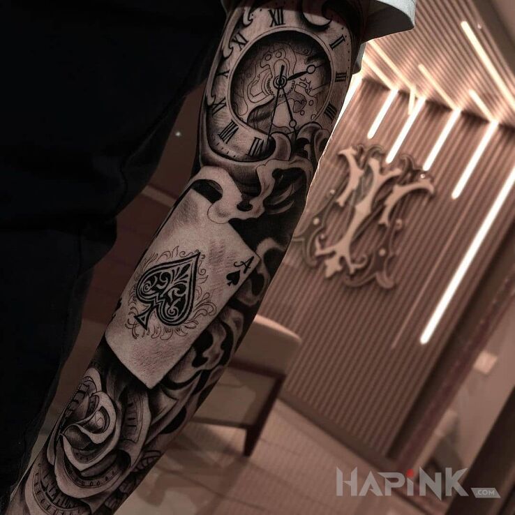 Tattoo Zegar z asem in objects motif and realistic style on the upper arm