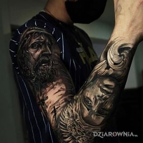 Tatuaż Cierpienie na Golgocie na ręce motyw: czarno-szare styl: realistyczne