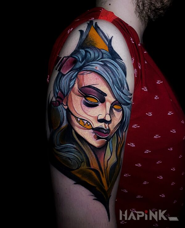 Tattoo Kobieta in colorful motif and neo-traditional style on the upper arm