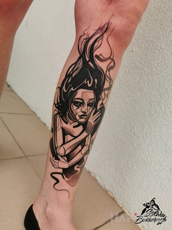 Tattoo Woman in black and gray motif and graphic / illustrative style on the tibia