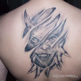 Tatuaż Moj autoportret na plecach motyw: demony