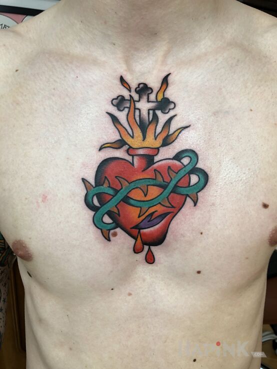 Tattoo Serce / Krzyż in religious motif and oldschool style on the chest