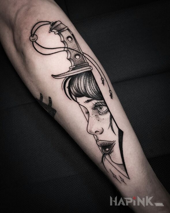 Tattoo Nóż / Kobieta / Twarz in black and gray motif and graphic / illustrative style On the arm