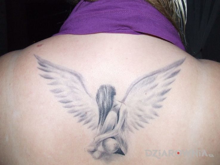 Tatuaż upadły anioł w motywie anioły na plecach